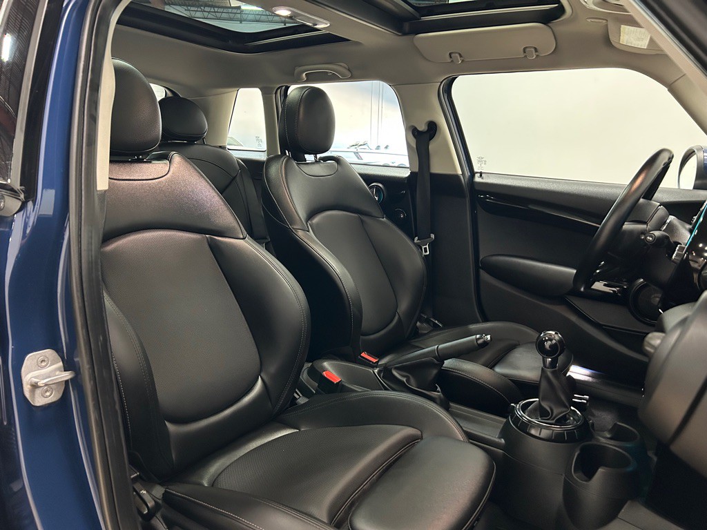 2016 MINI Cooper Image 31