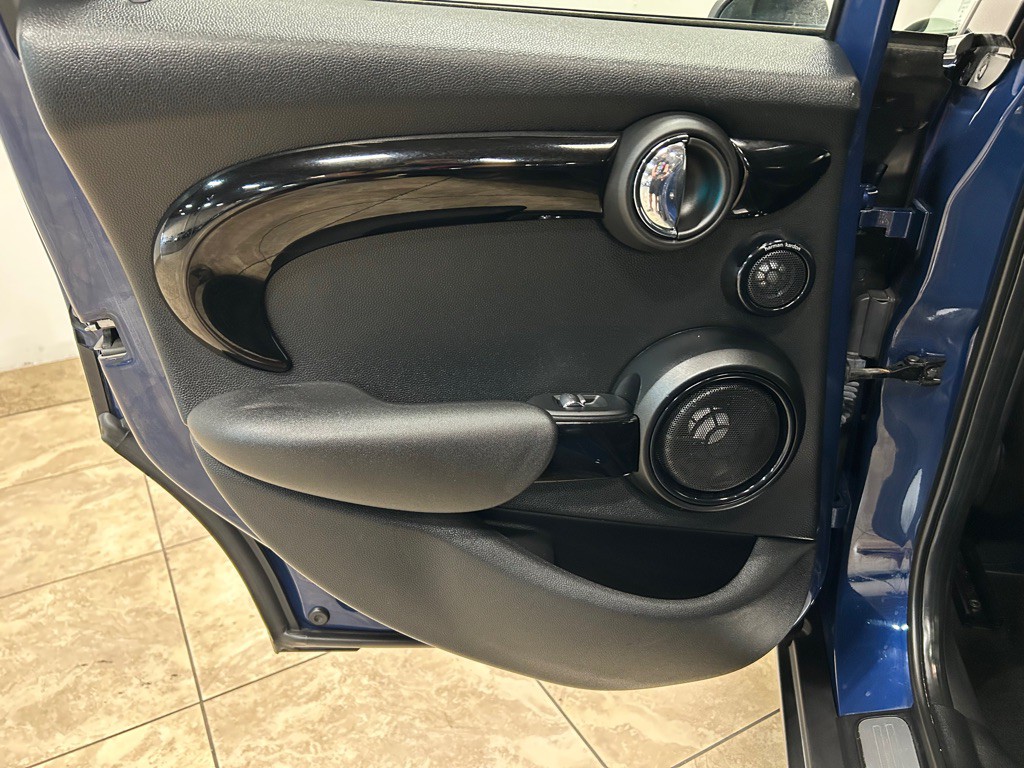 2016 MINI Cooper Image 34