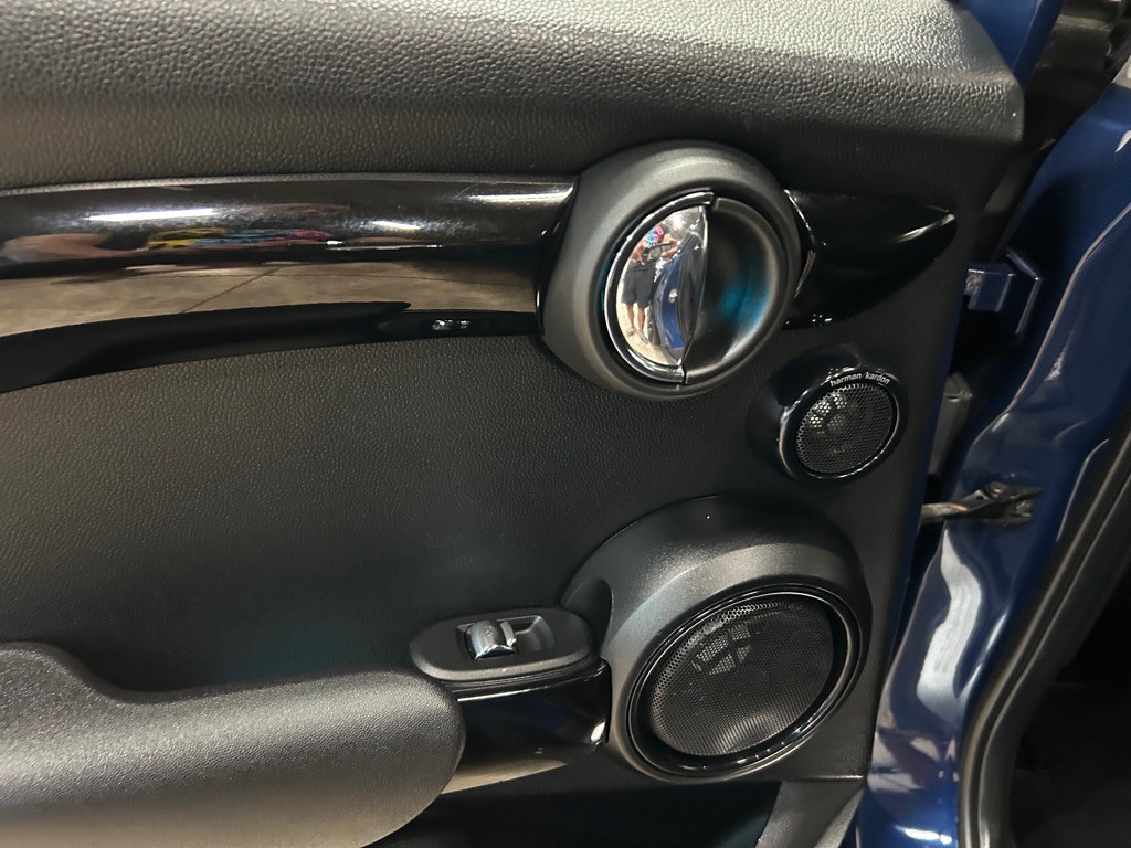 2016 MINI Cooper Image 35