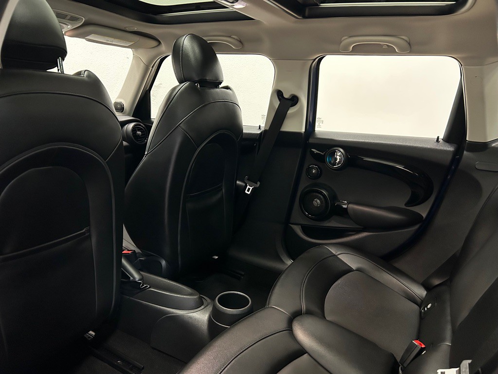 2016 MINI Cooper Image 36