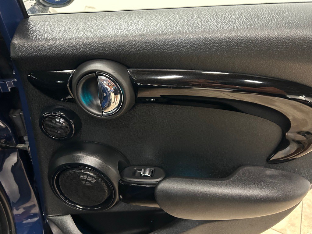 2016 MINI Cooper Image 39