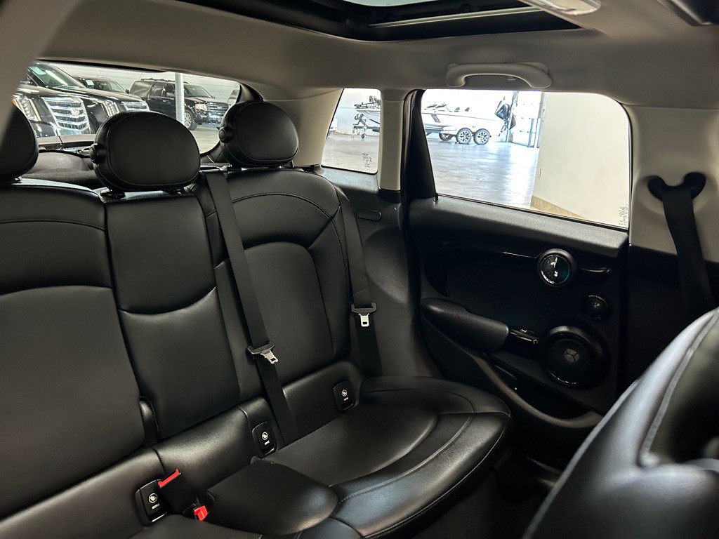 2016 MINI Cooper Image 41