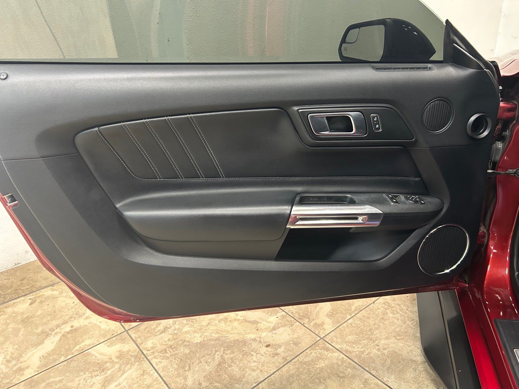 2019 Ford Mustang Image 16