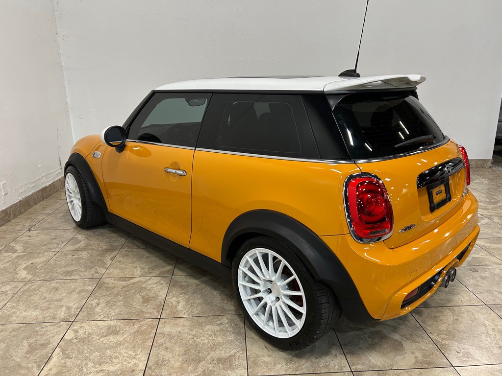 2016 MINI Cooper Image 11