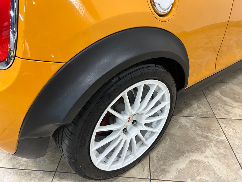2016 MINI Cooper Image 14
