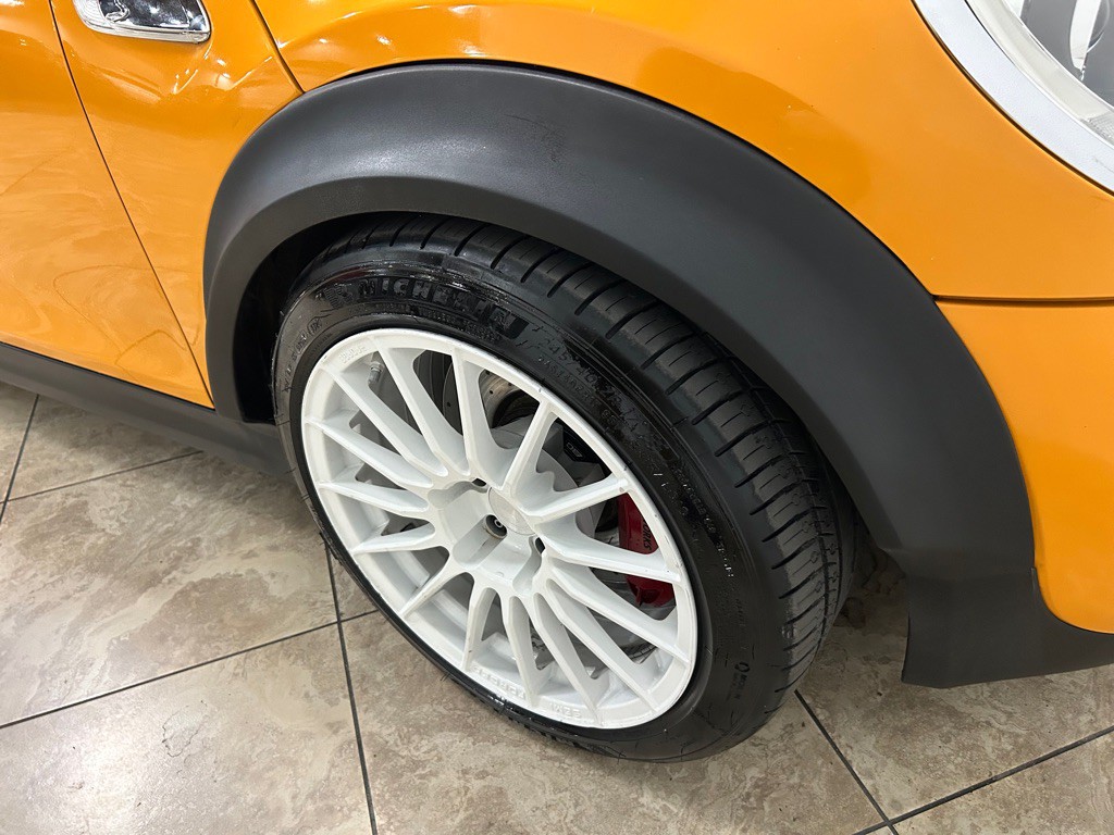 2016 MINI Cooper Image 15