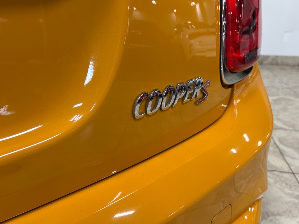 2016 MINI Cooper Image 22
