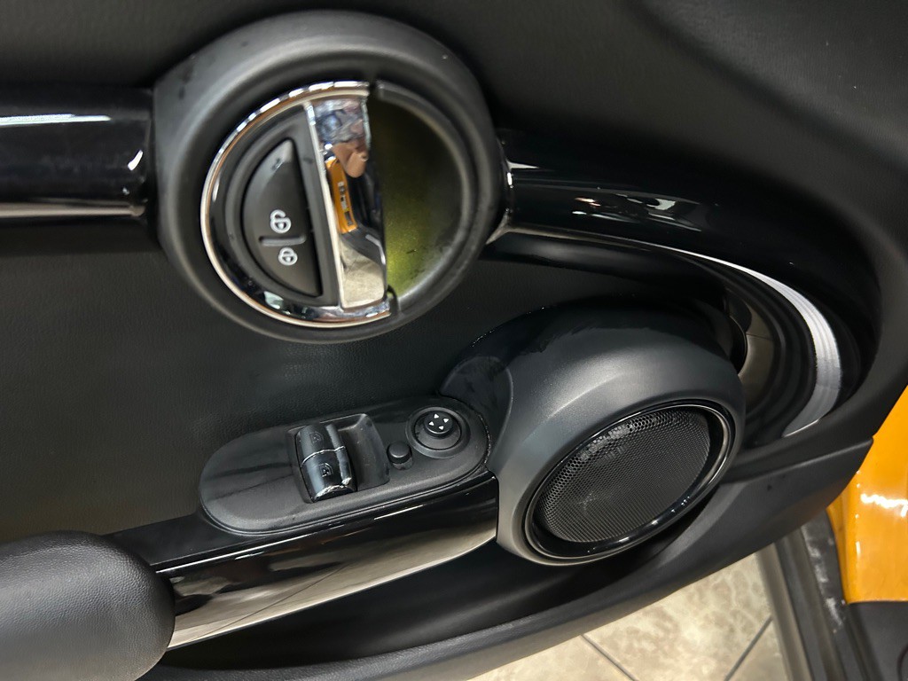 2016 MINI Cooper Image 24
