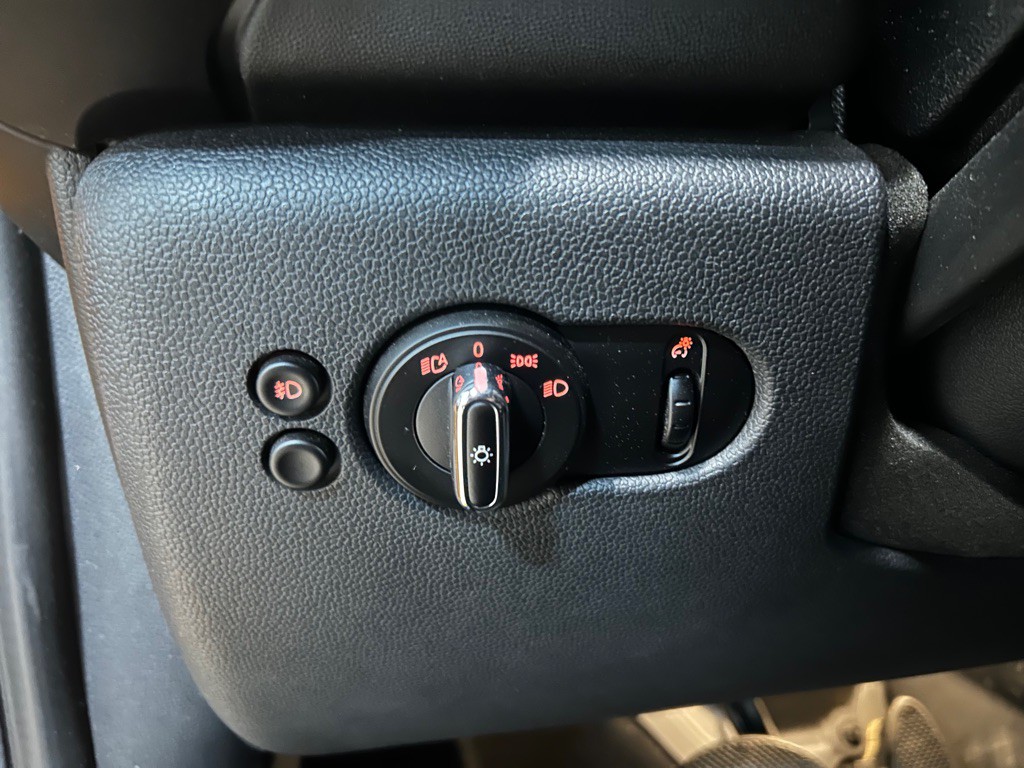 2016 MINI Cooper Image 25
