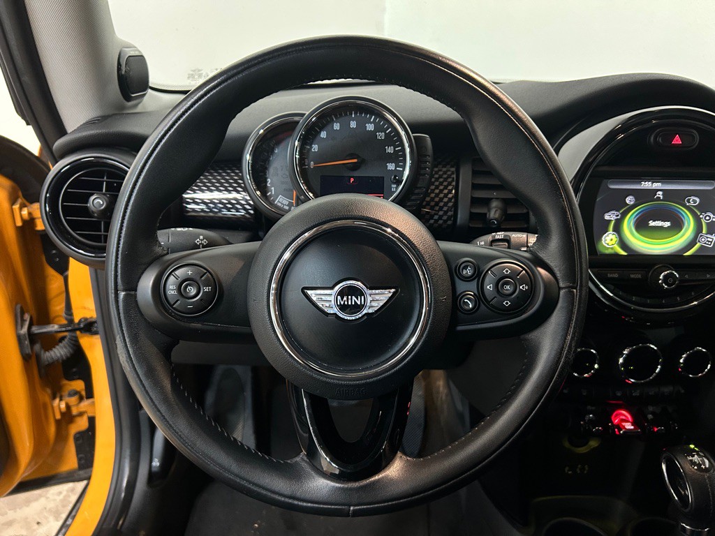 2016 MINI Cooper Image 26