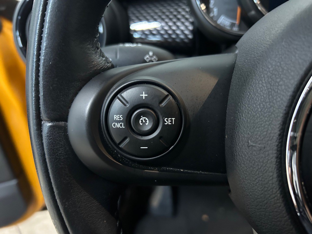 2016 MINI Cooper Image 27