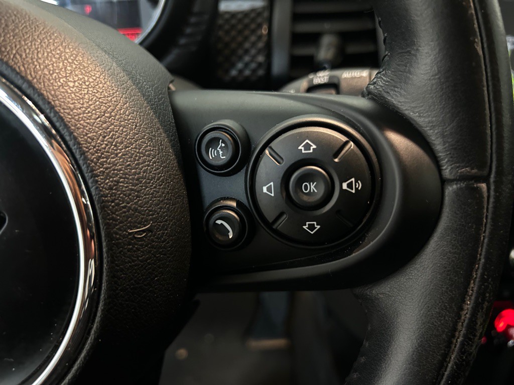 2016 MINI Cooper Image 28