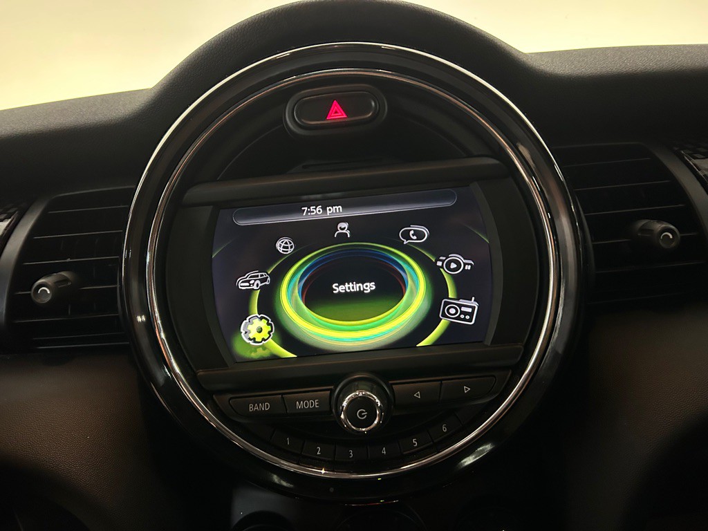 2016 MINI Cooper Image 30