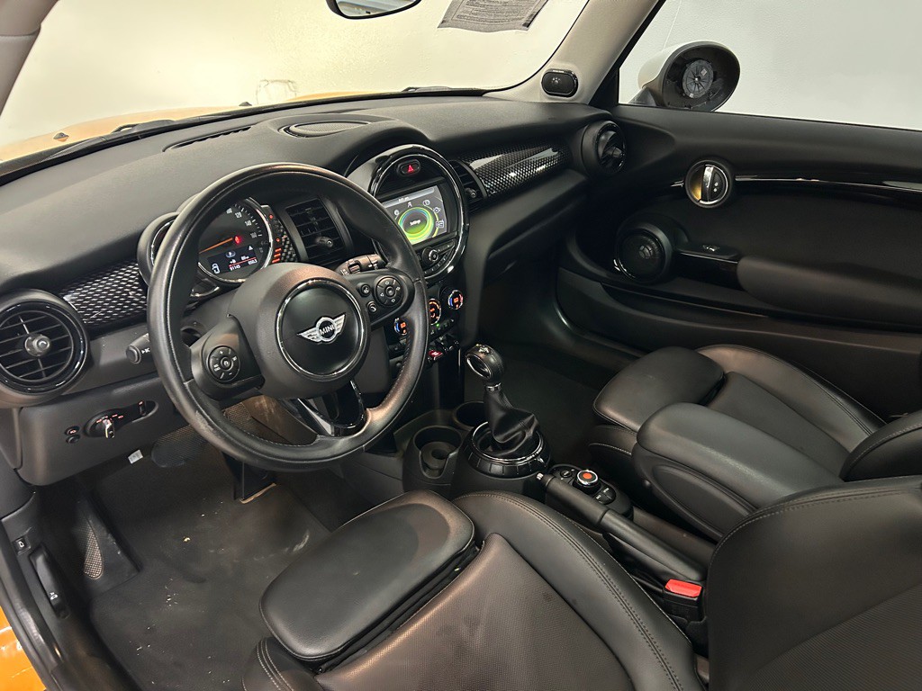 2016 MINI Cooper Image 33