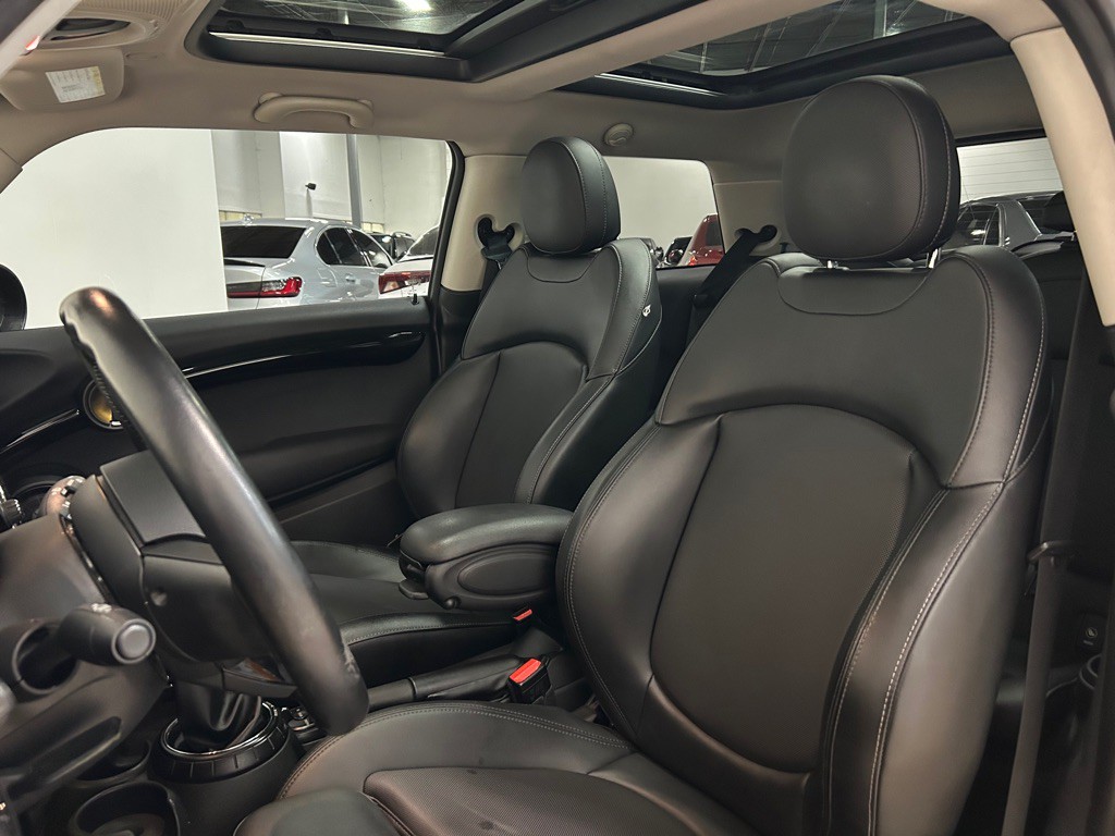 2016 MINI Cooper Image 34