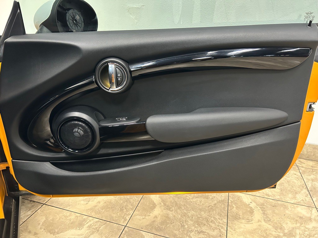 2016 MINI Cooper Image 35
