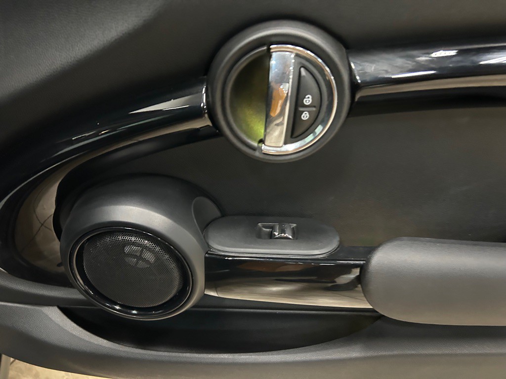 2016 MINI Cooper Image 36