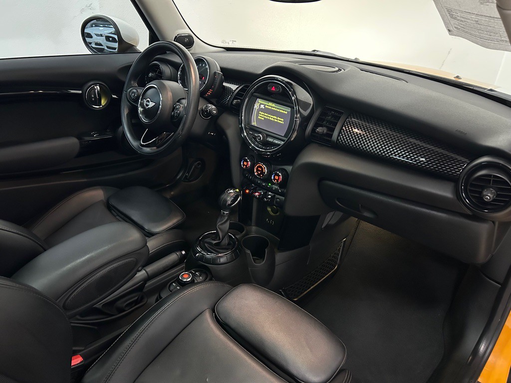 2016 MINI Cooper Image 37