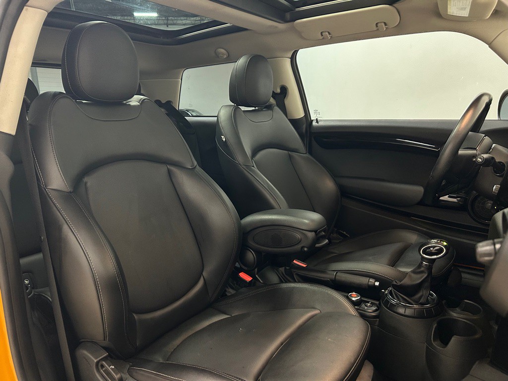 2016 MINI Cooper Image 38