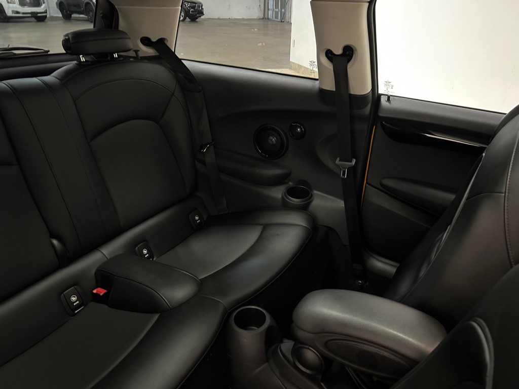 2016 MINI Cooper Image 41