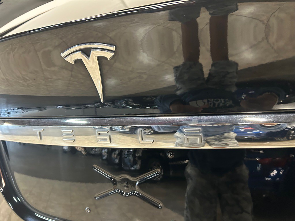 2016 Tesla Model X Image 12