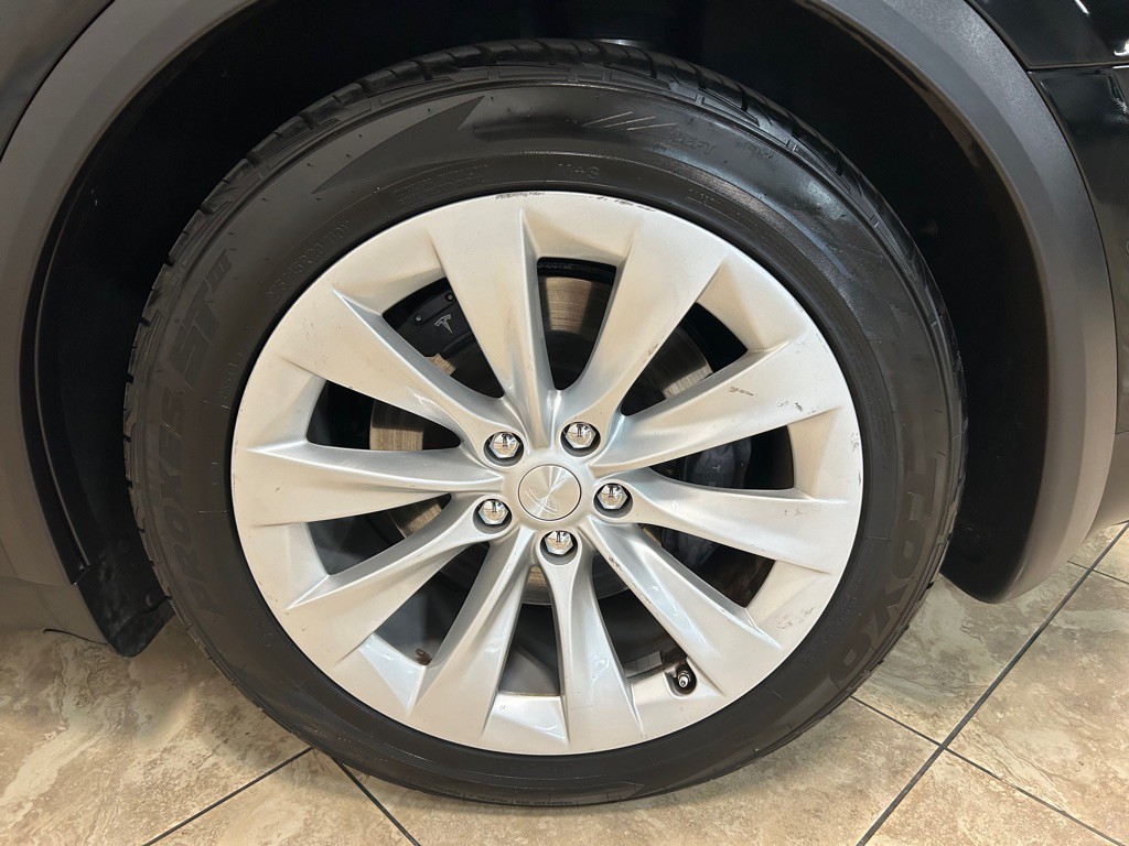 2016 Tesla Model X Image 15