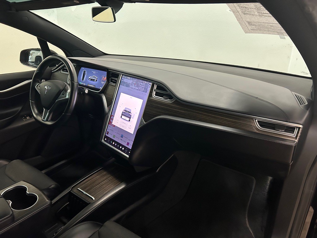 2016 Tesla Model X Image 27
