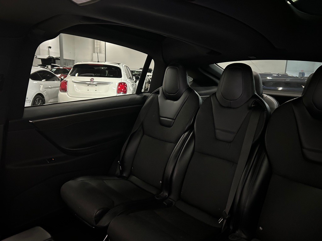2016 Tesla Model X Image 33