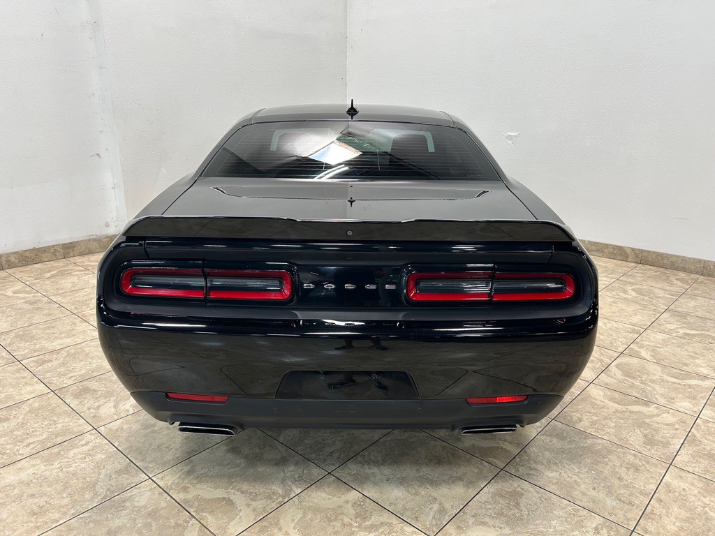 2015 Dodge Challenger Image 8