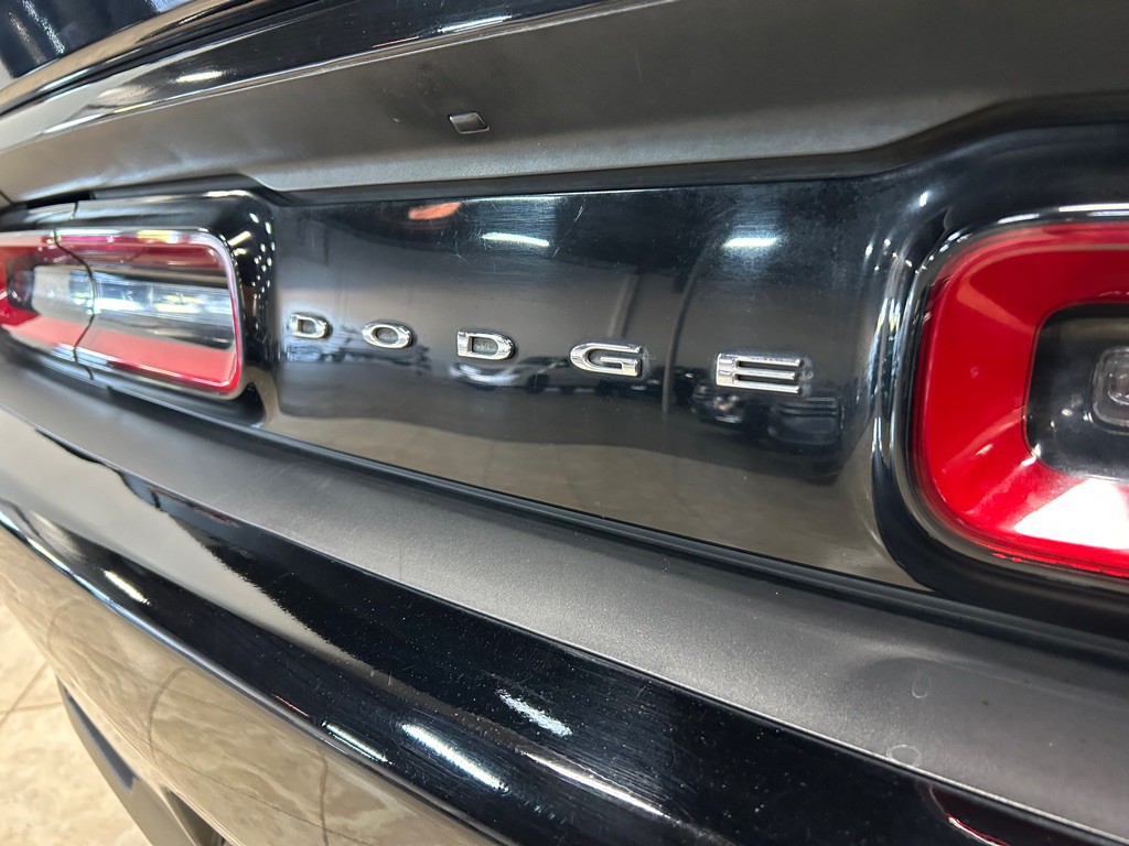 2015 Dodge Challenger Image 14