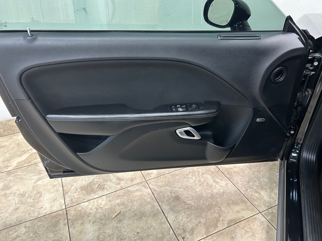 2015 Dodge Challenger Image 16