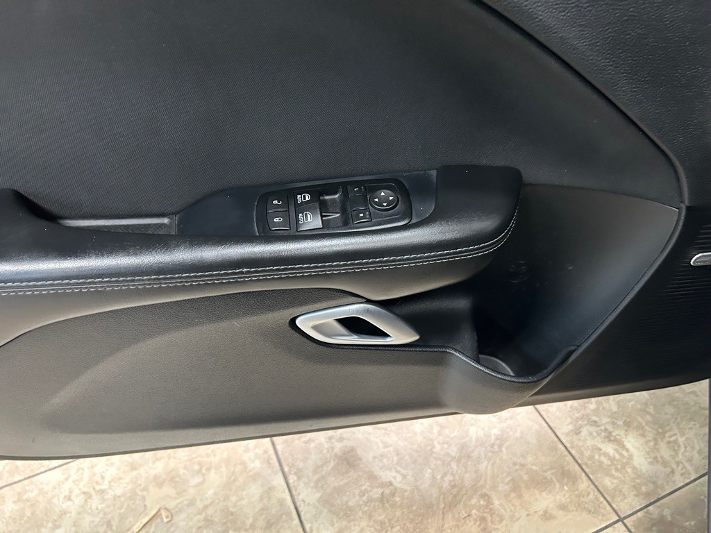 2015 Dodge Challenger Image 17