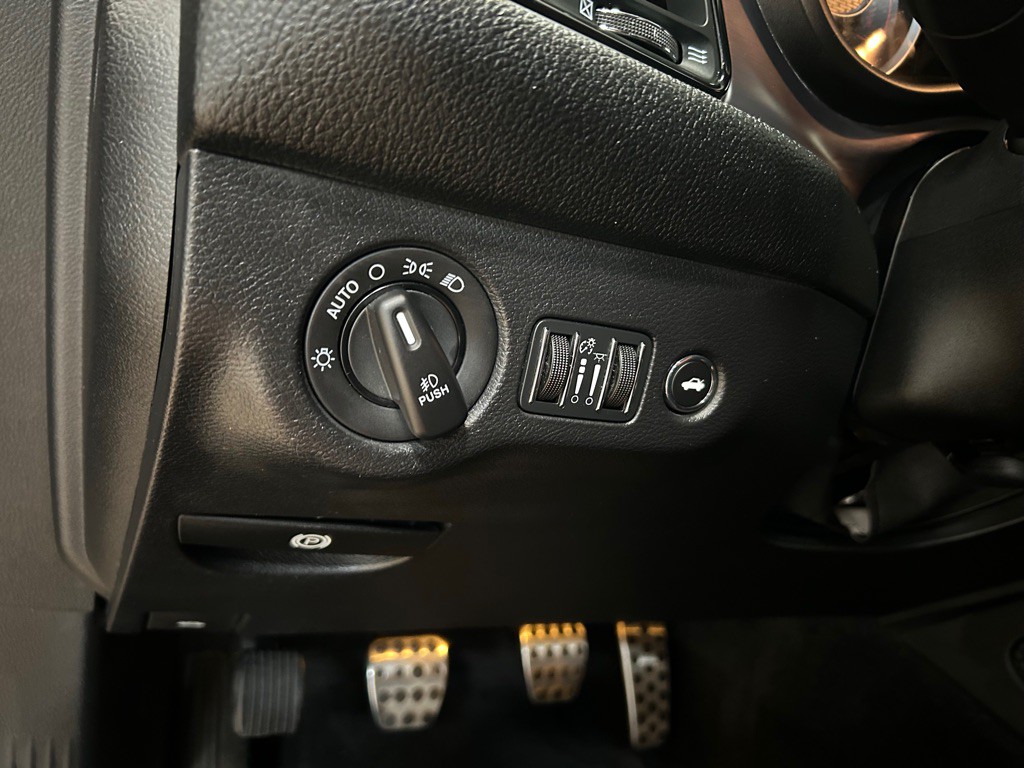 2015 Dodge Challenger Image 18