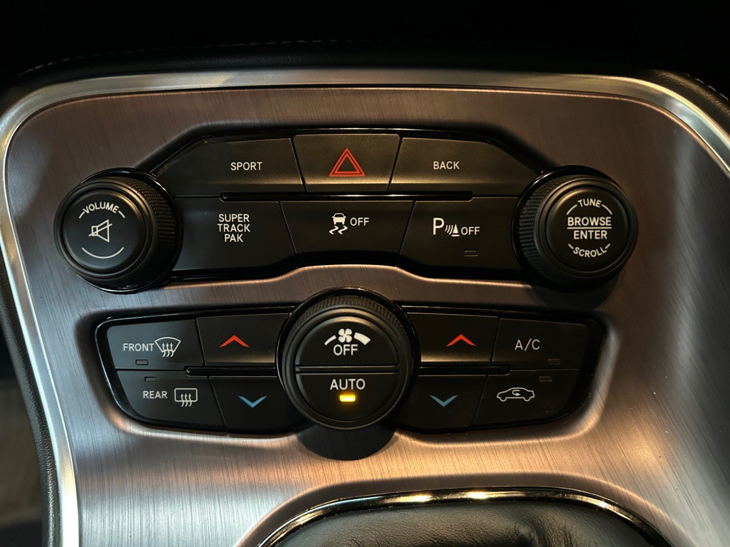 2015 Dodge Challenger Image 23