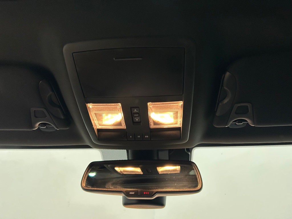 2015 Dodge Challenger Image 27