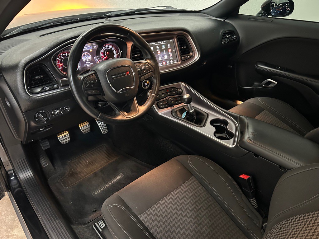 2015 Dodge Challenger Image 28