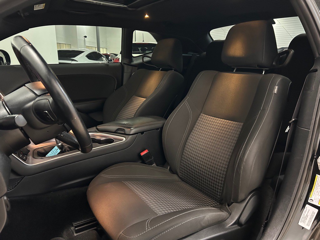 2015 Dodge Challenger Image 31