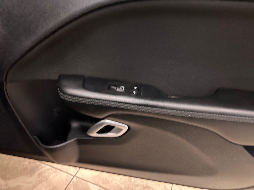 2015 Dodge Challenger Image 32