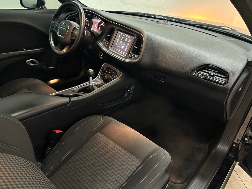 2015 Dodge Challenger Image 33