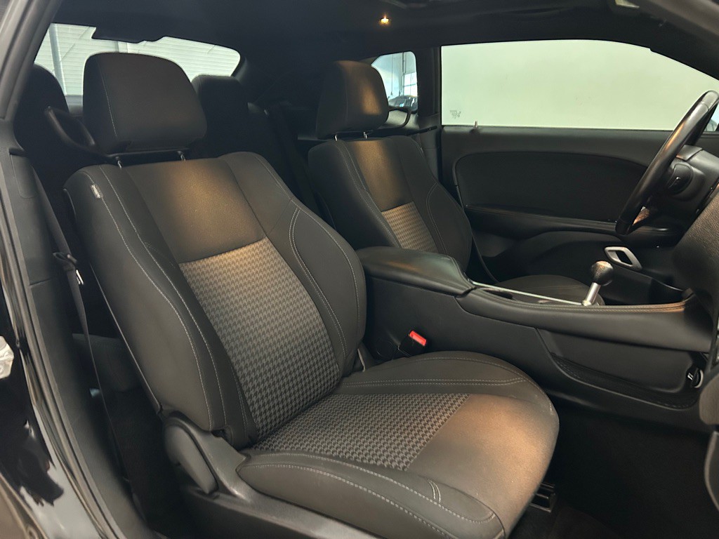 2015 Dodge Challenger Image 34