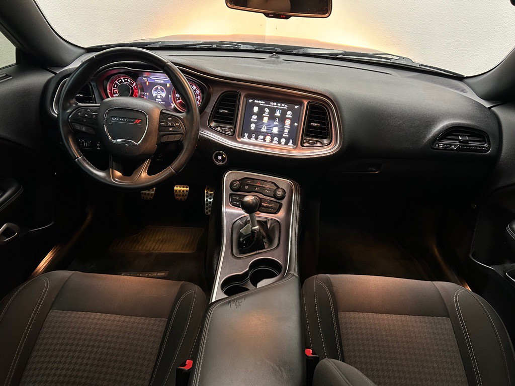 2015 Dodge Challenger Image 35