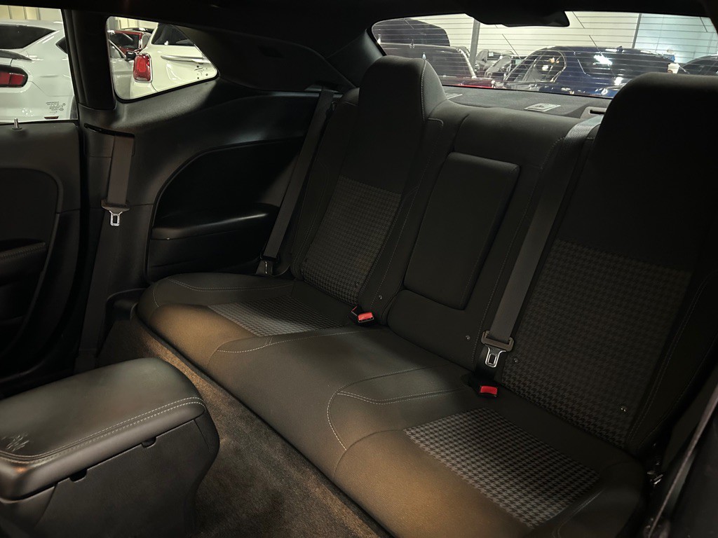 2015 Dodge Challenger Image 36