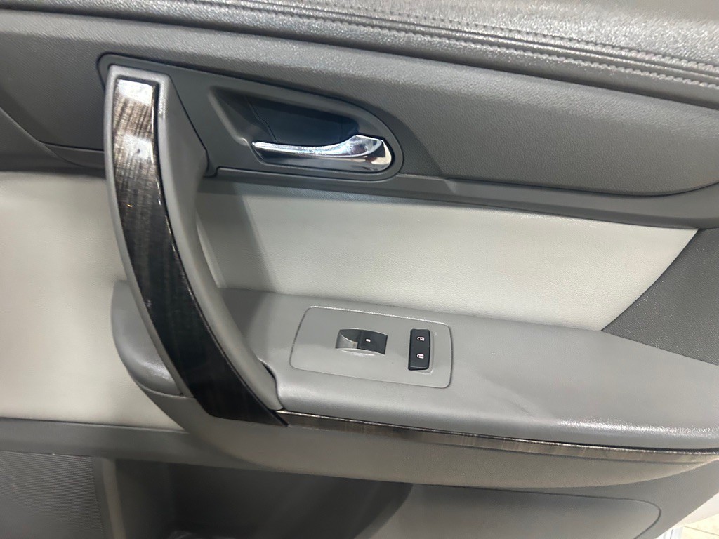 2016 GMC Acadia Image 28