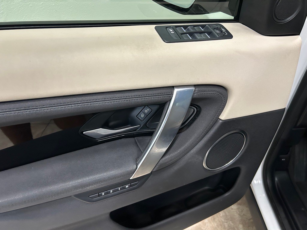 2020 Land Rover Discovery Sport Image 14