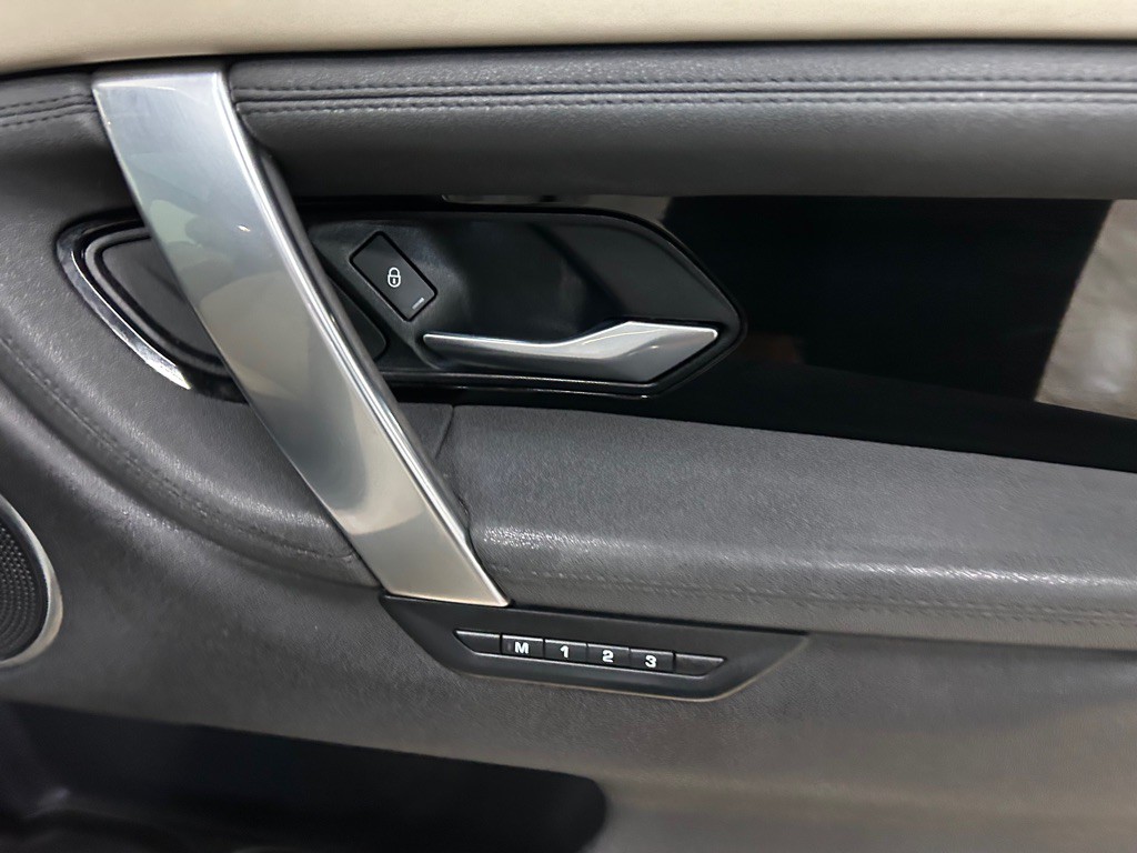 2020 Land Rover Discovery Sport Image 26