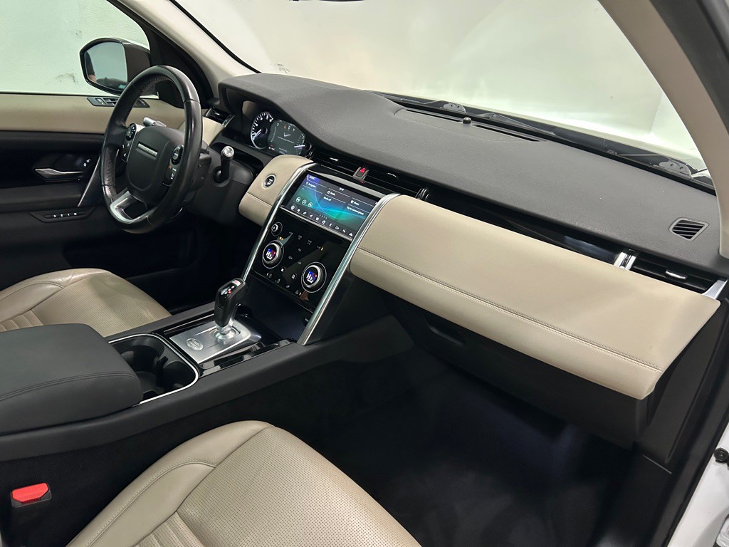 2020 Land Rover Discovery Sport Image 27