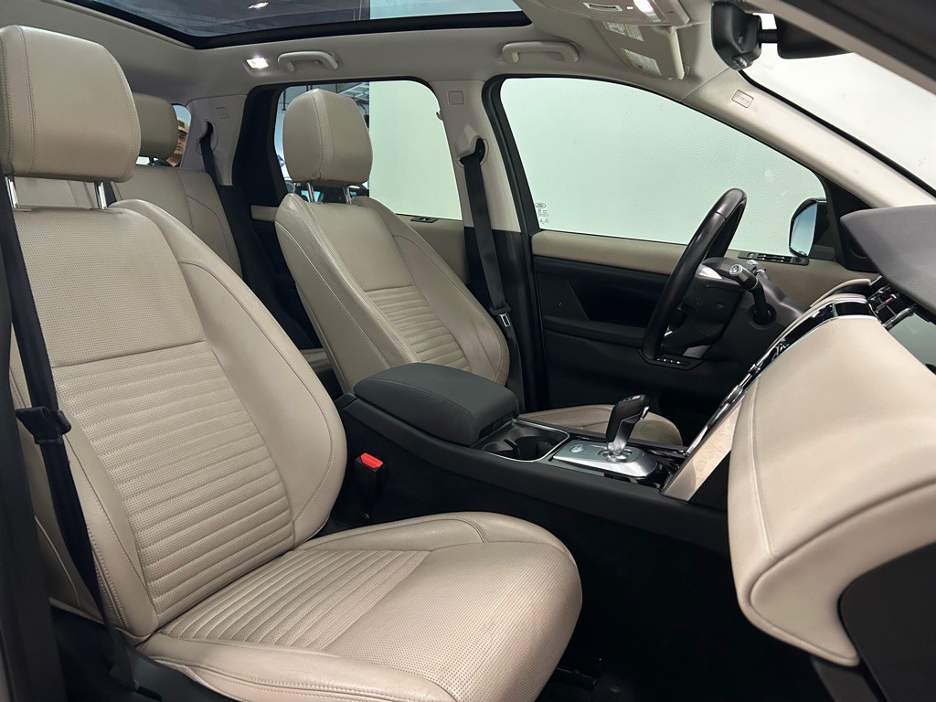 2020 Land Rover Discovery Sport Image 28