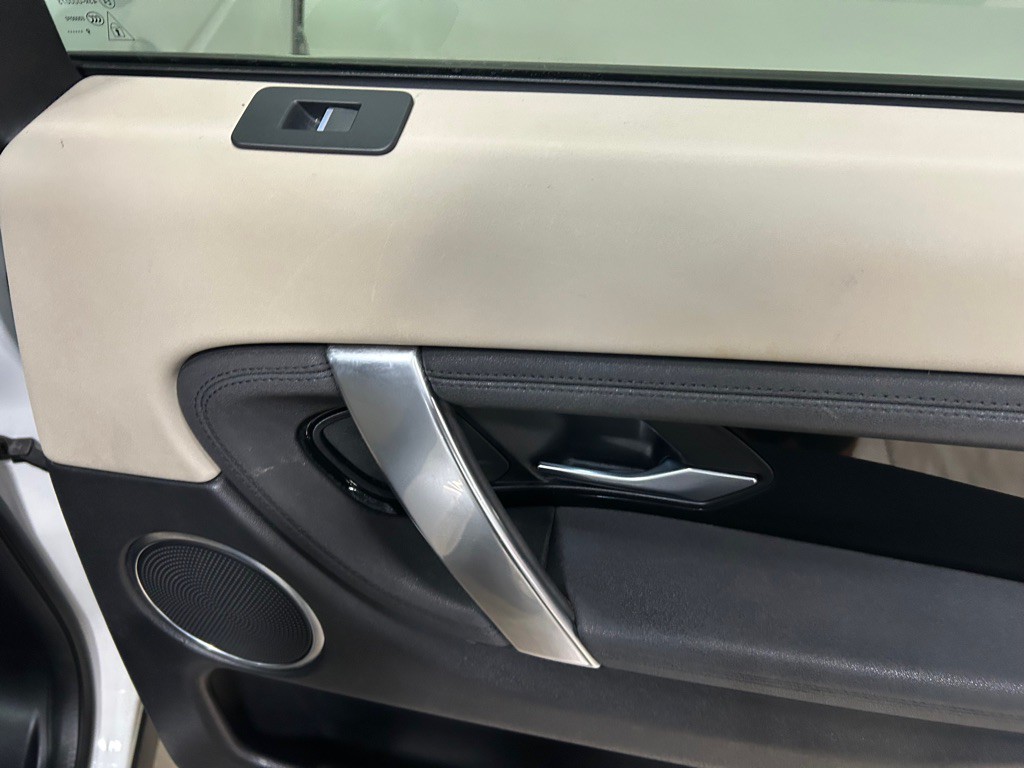 2020 Land Rover Discovery Sport Image 31