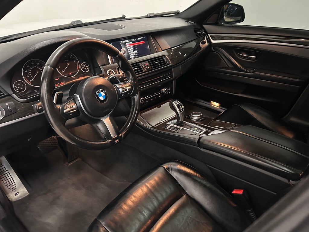2015 BMW 5 Series Image 25