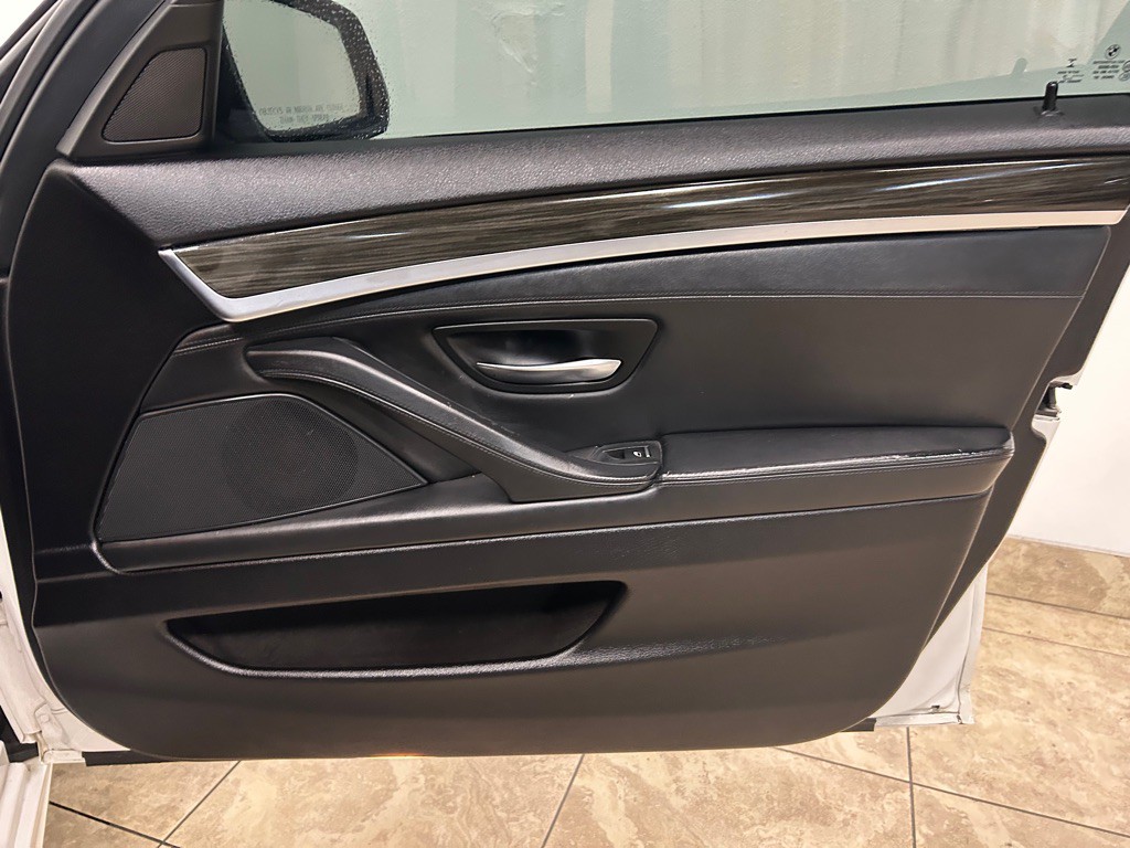 2015 BMW 5 Series Image 27